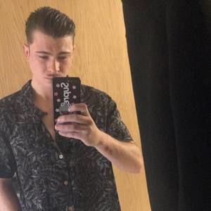 Meet your Posher, Johnathan